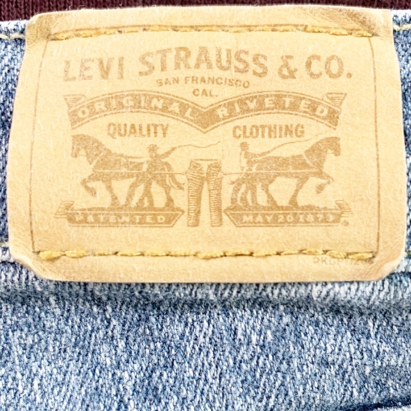 Levi Levi’s Strauss Denim Jean Shorty Short Cut-Off Braided Trim Along Side 🟦 - Picture 6 of 9